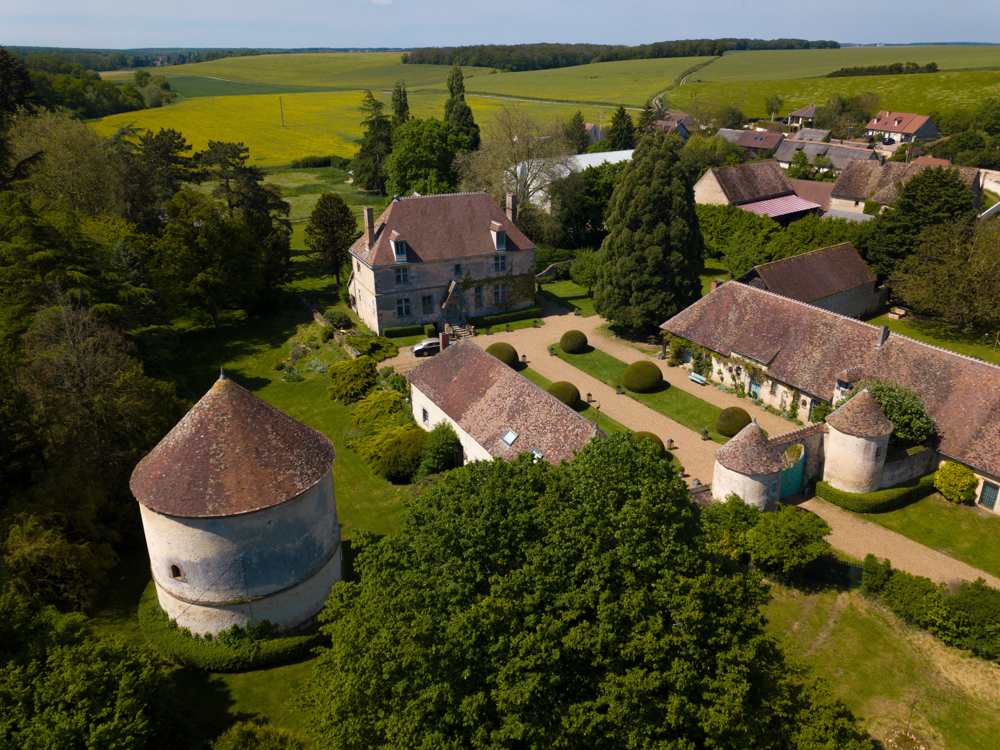 Cour d'honneur du Manoir de Vacheresses